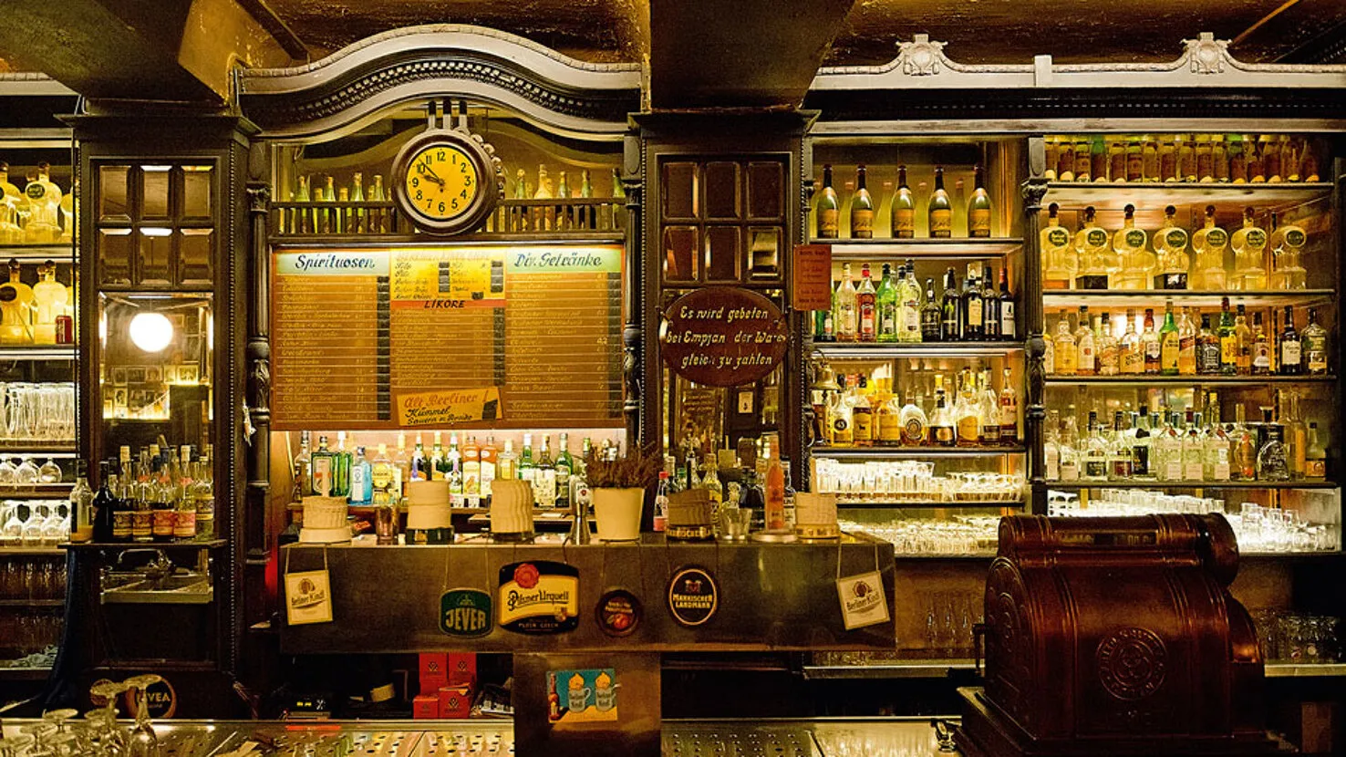 Enjoy the traditional tavern Wilhelm Hoeck 1892 | Mit Vergnügen Berlin, image size:1476x830