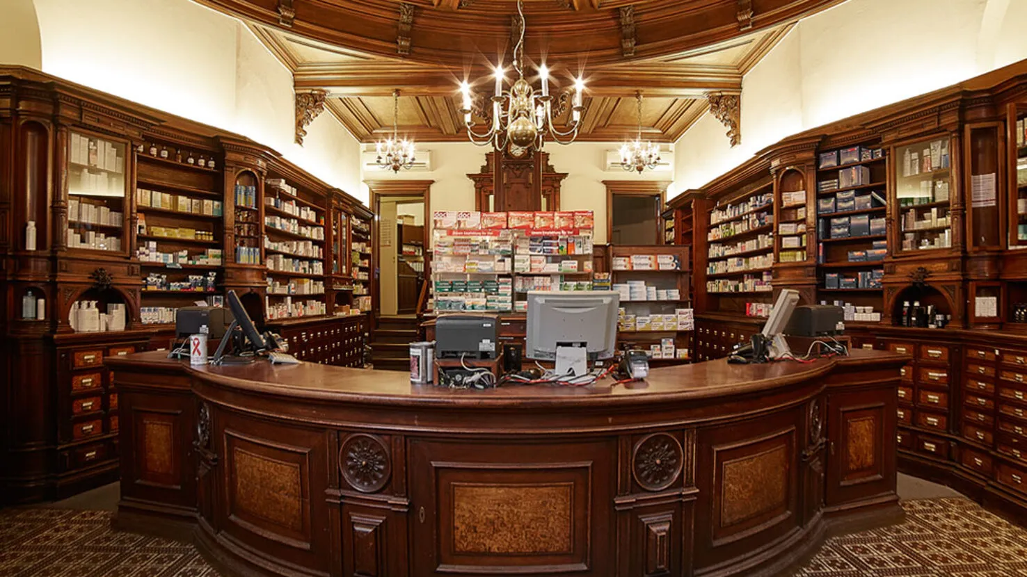 Dem Charme der alten Berliner Apotheke am Hackeschen Markt verfallen | Mit  Vergngen Berlin