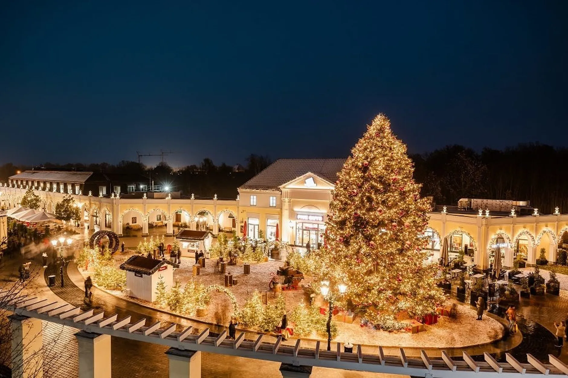 Das Designer Outlet Berlin versorgt euch auch Heiligabend mit passenden Geschenke
