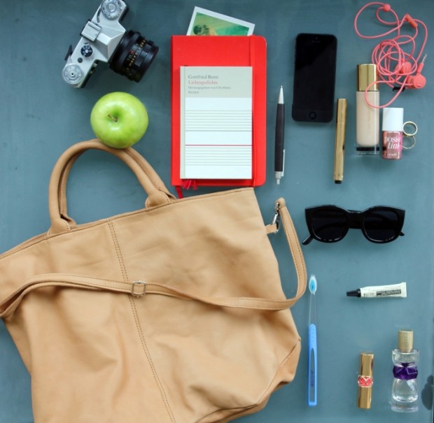 700-1600-0-100.whats_inside_your_bag_sarah_4