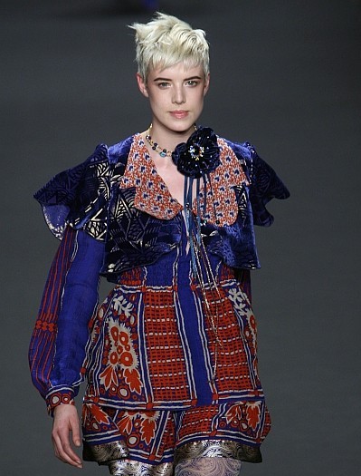 Agyness_Deyn_in_Anna_Sui_Feb_2008,_Photographed_by_Ed_Kavishe_for_Fashion_Wire_Press