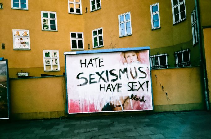 Postkarten Gegen Sexismus Wie Sinnvoll Sind Die Neuen Verwarnungskarten Gegen Sexistische