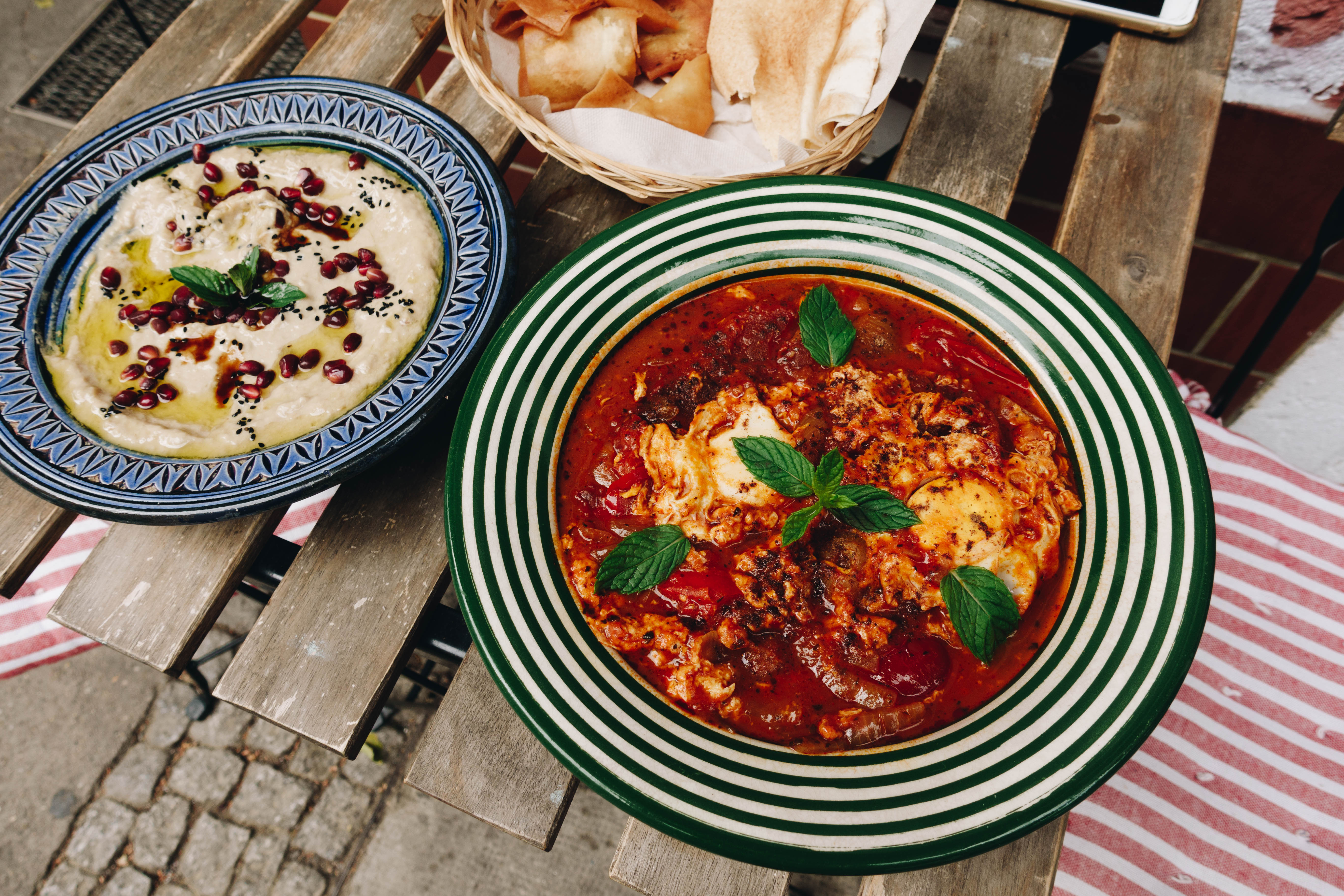 Syrische Spezialitäten und besten Hummus im Aleppo Supper Club essen ...