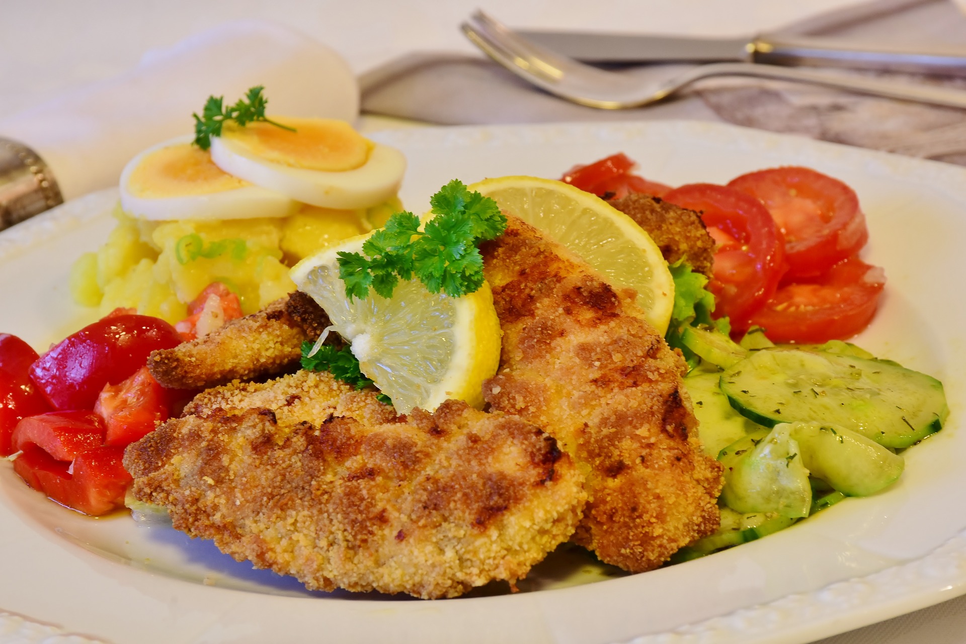 Schnitzel und Knödel wie auf der Alm bei Mutzenbacher | Mit Vergnügen ...