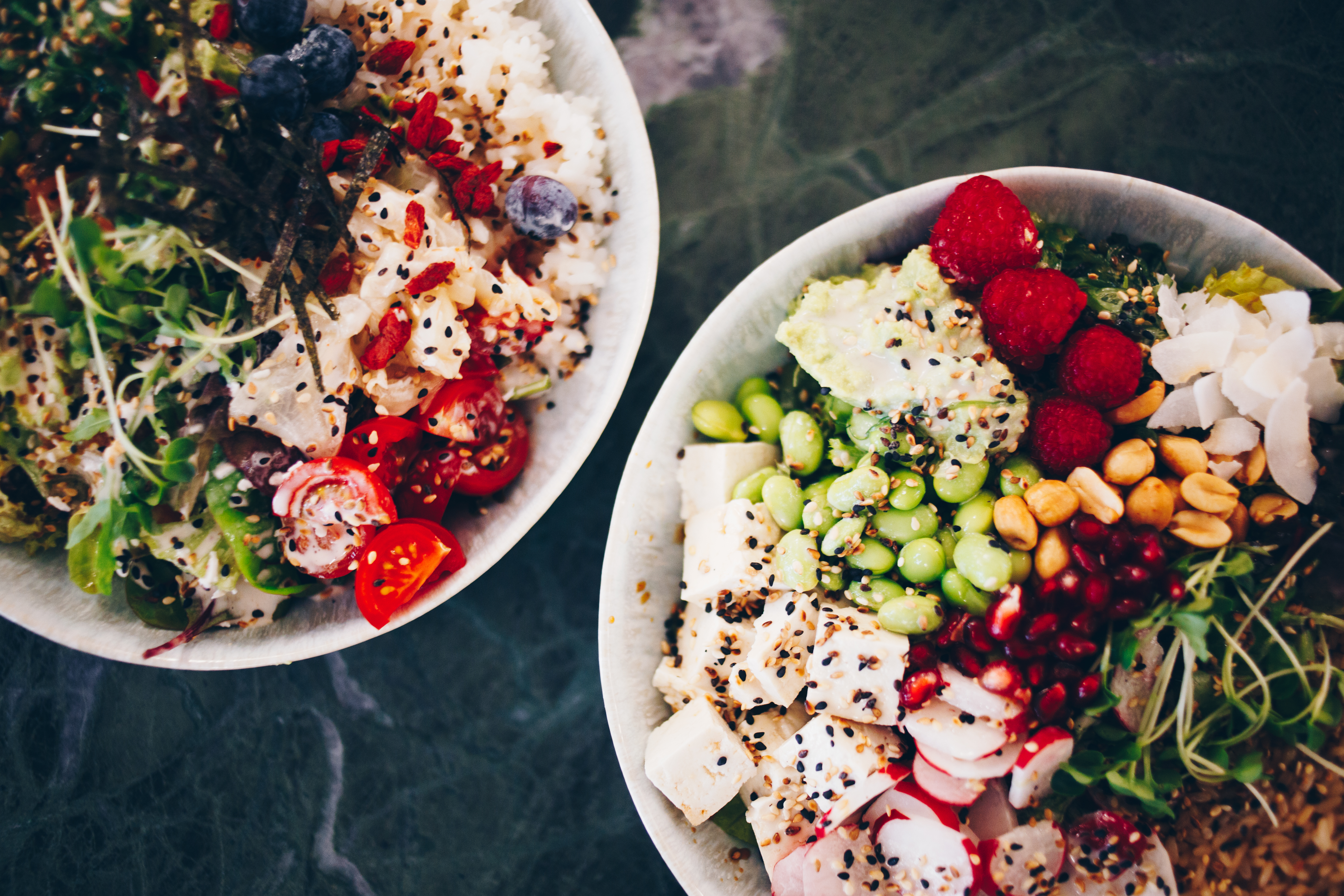 Im Wild & Raw in Mitte bekommst du leckere, bunte Bowls in einem der