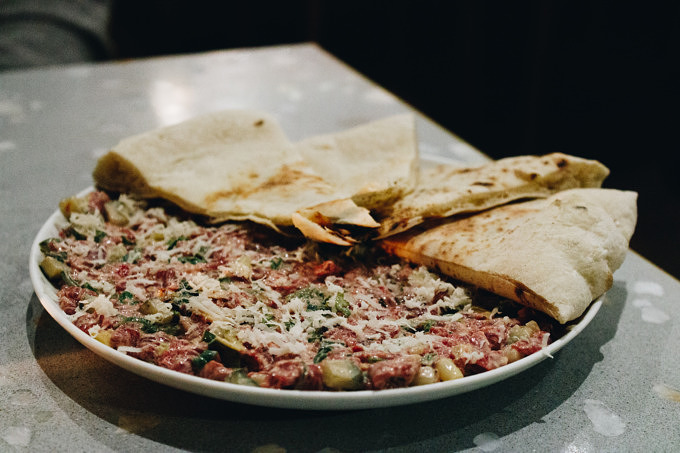 Setak Tatar mit hausgemachtem Brot im Estelle Dining