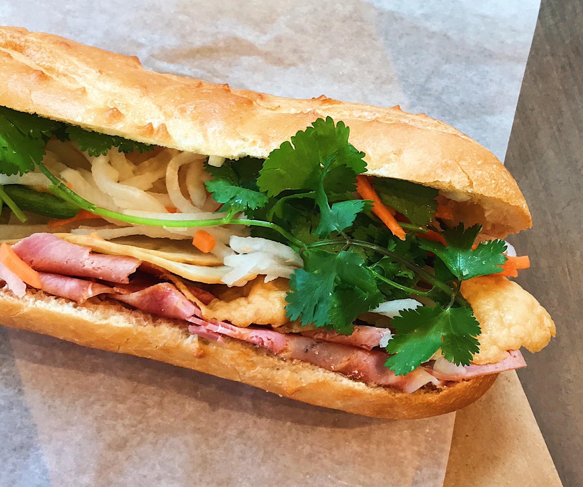 Vietnamesische Sandwiches mampfen bei Bánh mì Sài Gòn | Mit Vergnügen ...