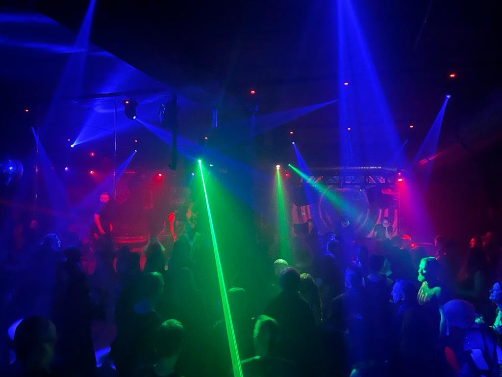 Im "Der Weiße Hase" die Nacht durchtanzen Mit Vergnügen Berlin