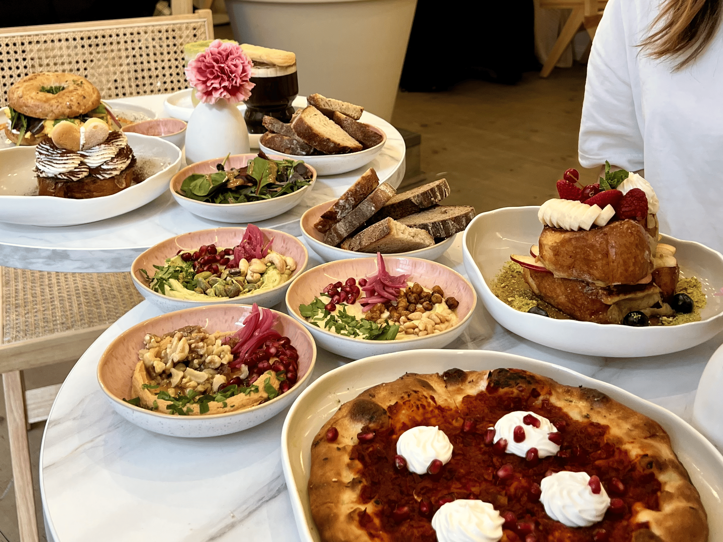 Lumara Café: Mediterraner Brunch in moderner Atmosphäre in Charlottenburg